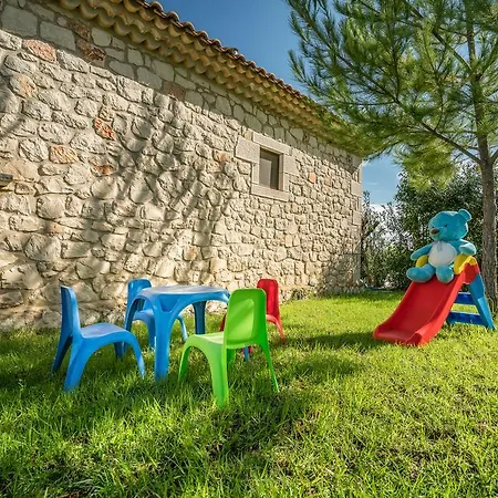 Vila San Antonio